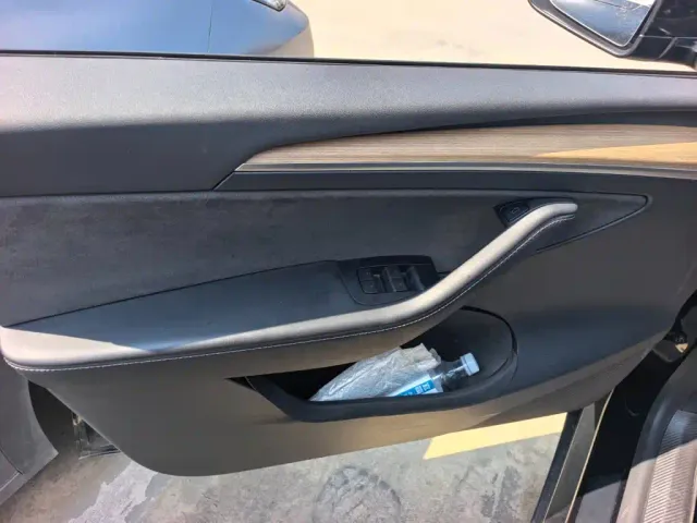 Tesla Model Y — Фото автомобиля 7
