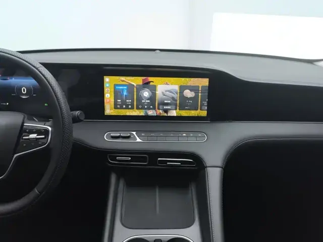 Roewe D7 — Фото автомобиля 13