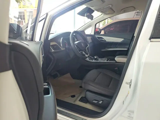 BYD Song MAX — Фото автомобиля 5