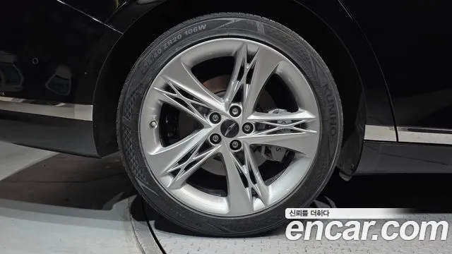 Genesis G90 Бензин 3.5 турбо AWD — Фото автомобиля 5