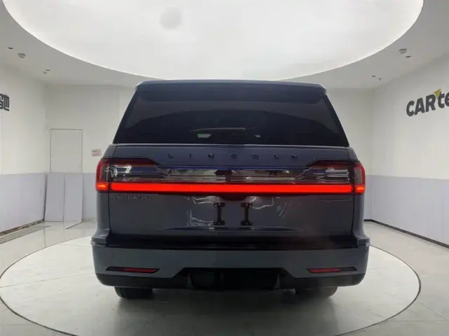 Lincoln Navigator — Фото автомобиля 6