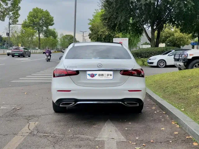 Mercedes-Benz E-Class — Фото автомобиля 5