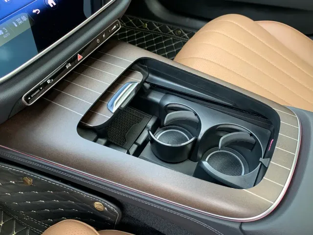 Mercedes-Benz E-Class — Фото автомобиля 23
