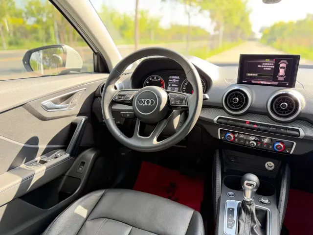 Audi Q2L — Фото автомобиля 13