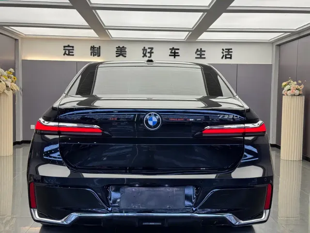 BMW 7 Series — Фото автомобиля 13