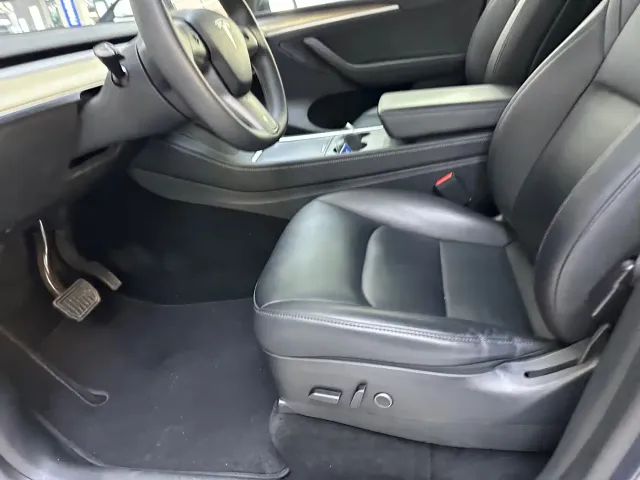 Tesla Model Y — Фото автомобиля 9