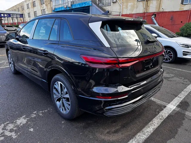Audi Q5 e-tron — Фото автомобиля 3