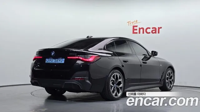 BMW i4 — Фото автомобиля 2