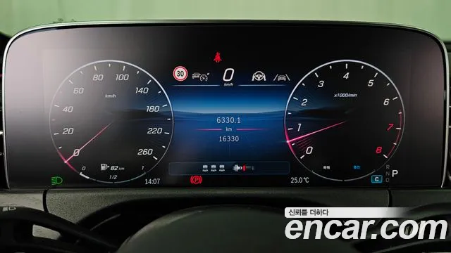 Mercedes-Benz E-Class — Фото автомобиля 8