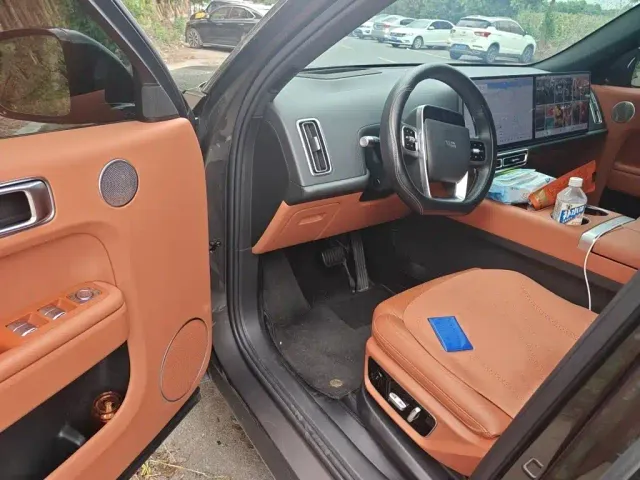 Li Auto L7 — Фото автомобиля 13
