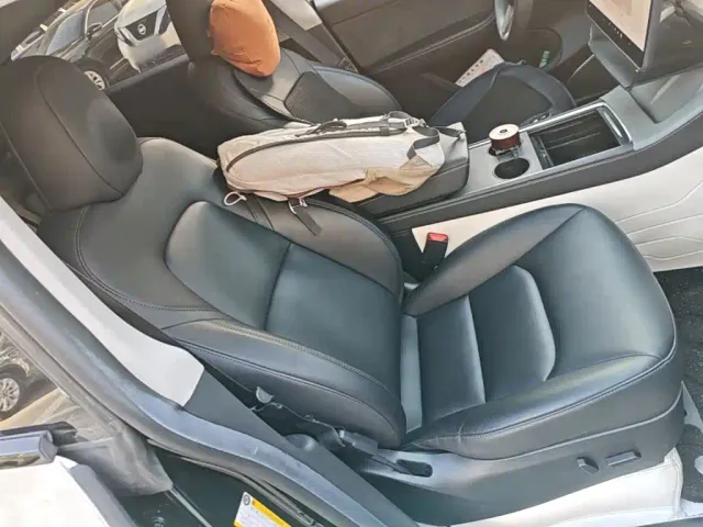 Tesla Model Y — Фото автомобиля 24