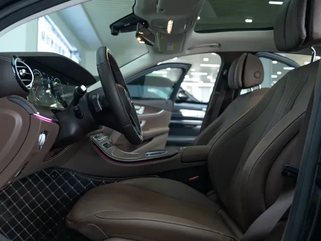 Mercedes-Benz E-Class — Фото автомобиля 14