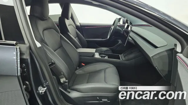 Tesla Model 3 — Фото автомобиля 16