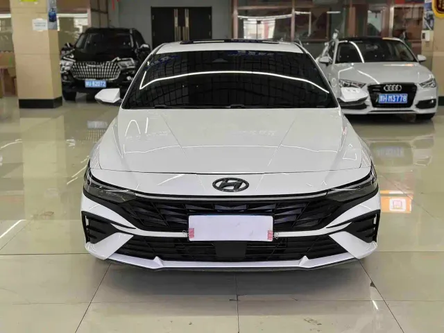 Hyundai Elantra — Фото автомобиля 2