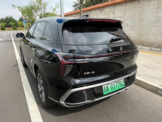 Hongqi HS3 PHEV — Фото автомобиля 3
