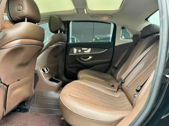 Mercedes-Benz E-Class — Фото автомобиля 6