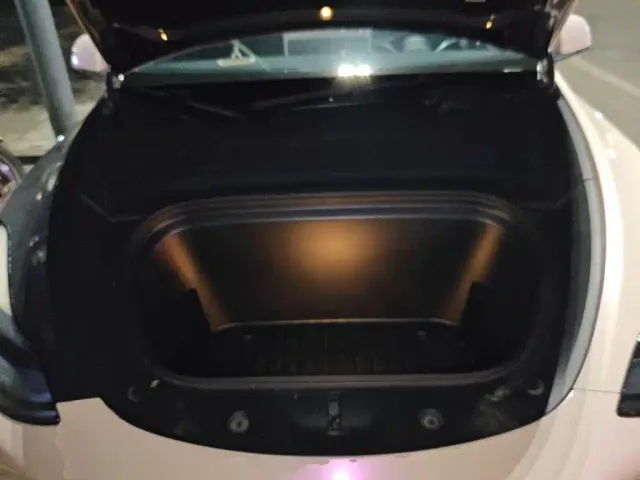 Tesla Model Y — Фото автомобиля 16