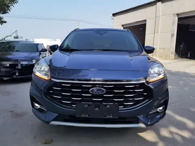 Ford Escape — Фото автомобиля 2