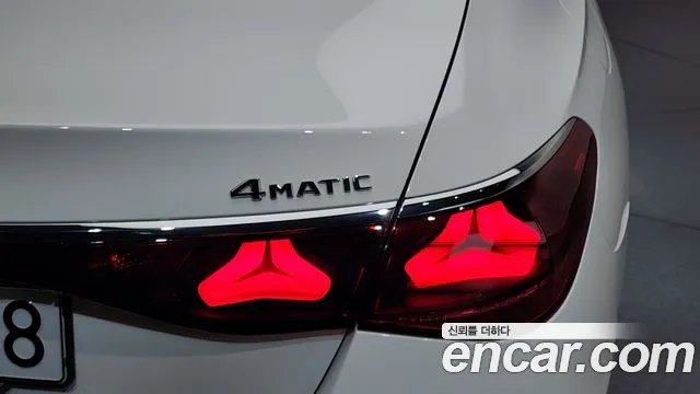 Mercedes-Benz E-Class — Фото автомобиля 21