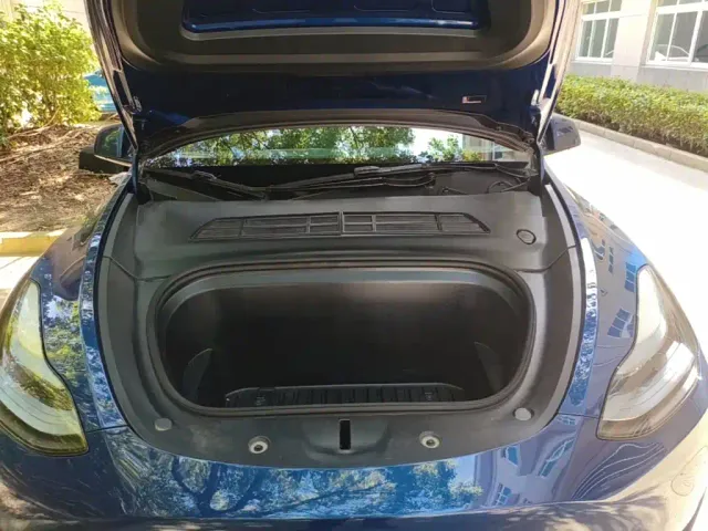Tesla Model Y — Фото автомобиля 19