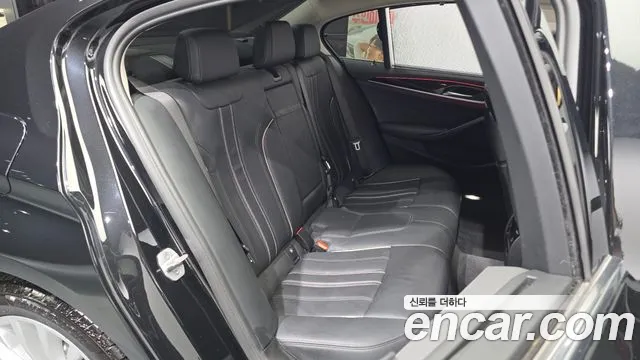 BMW 5-Series — Фото автомобиля 11