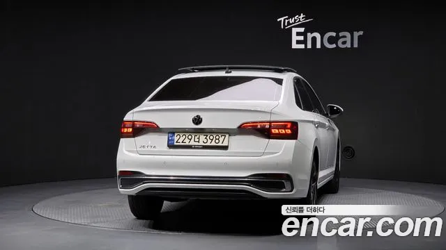 Volkswagen Jetta — Фото автомобиля 4