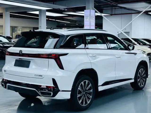 Changan CS75 Plus — Фото автомобиля 15