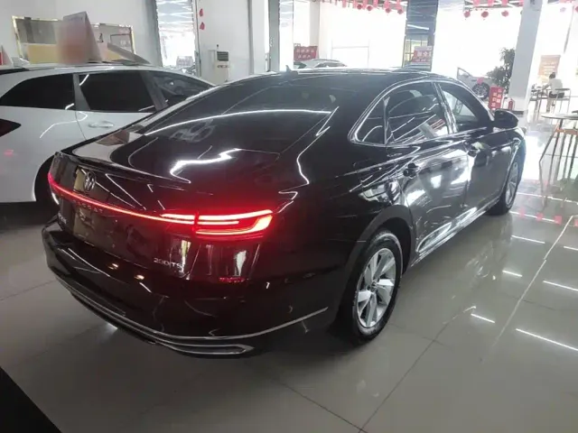 Volkswagen Passat — Фото автомобиля 6