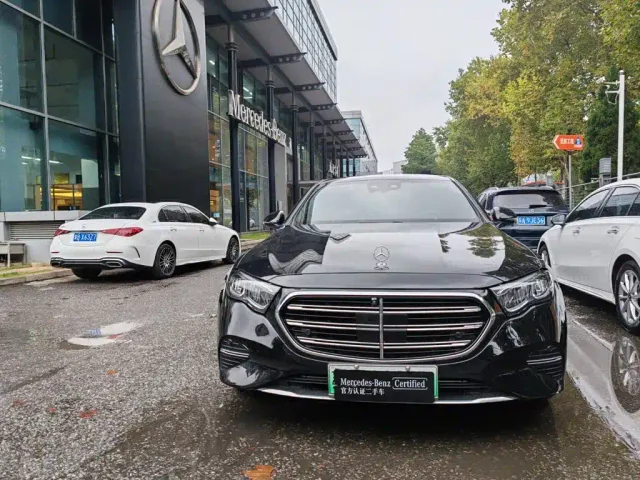 Mercedes-Benz E-Class — Фото автомобиля 2
