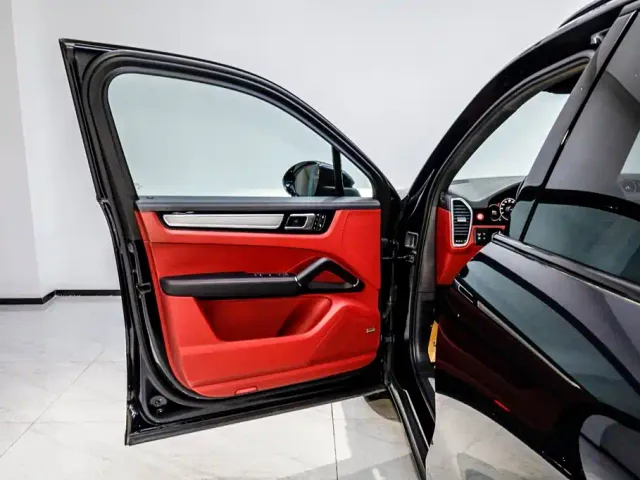 Porsche Cayenne New Energy 2023 Cayenne E-Hybrid 2.0T Platinum Edition — Фото автомобиля 8