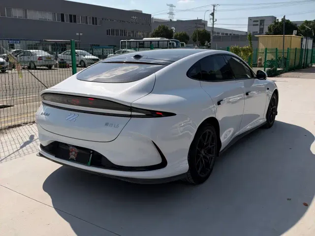 IM Motors L6 — Фото автомобиля 15
