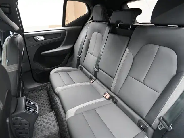 Volvo XC40 — Фото автомобиля 12