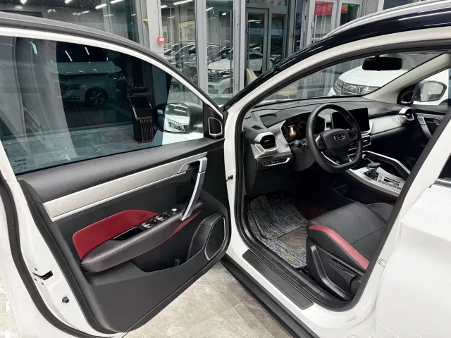 Geely Binyue — Фото автомобиля 7