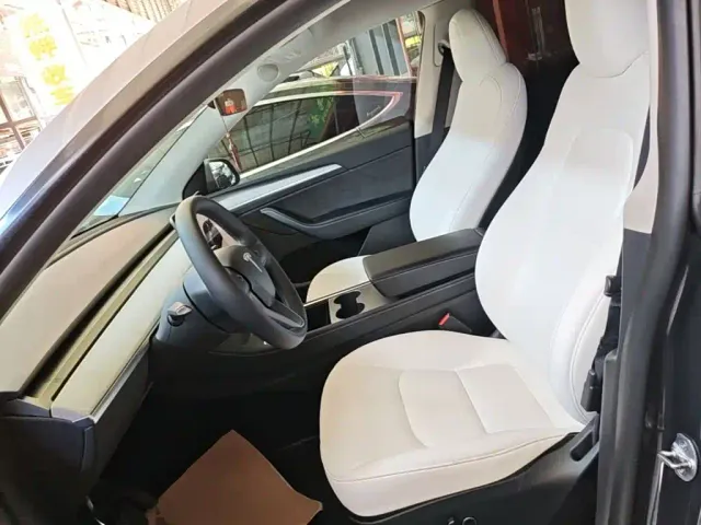 Tesla Model Y — Фото автомобиля 14