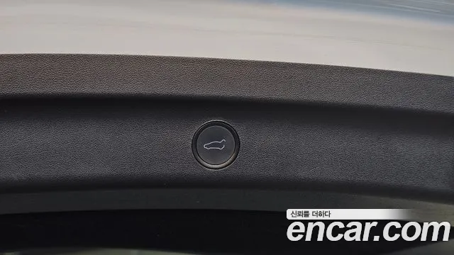 Tesla Model Y — Фото автомобиля 24