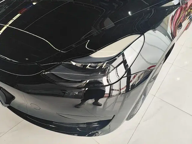 Tesla Model 3 — Фото автомобиля 23