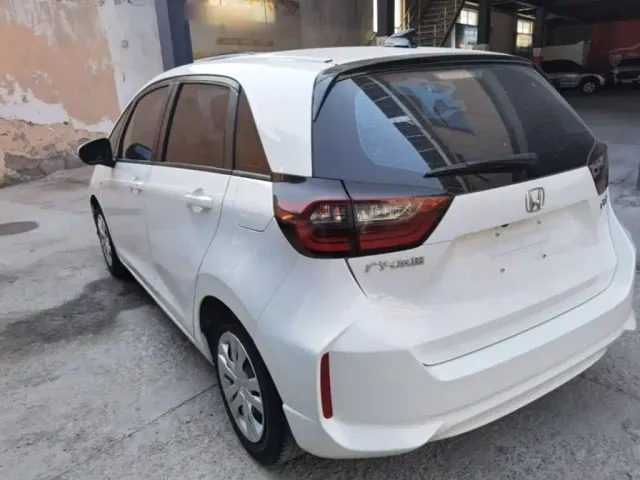 Honda Fit — Фото автомобиля 4