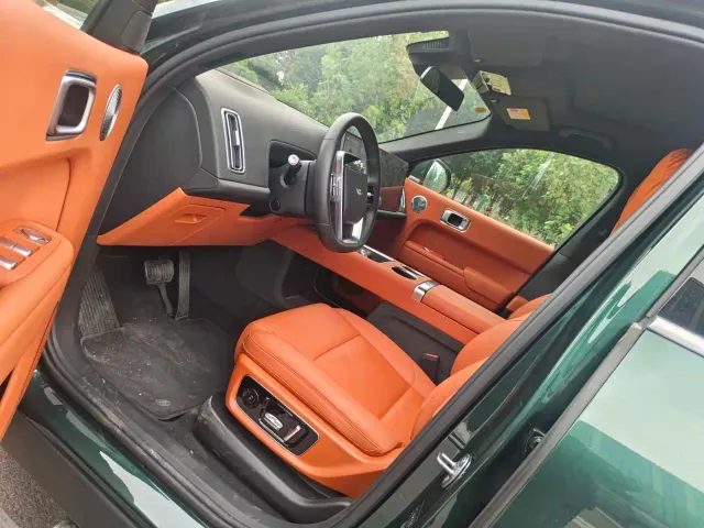 Li Auto L8 — Фото автомобиля 8