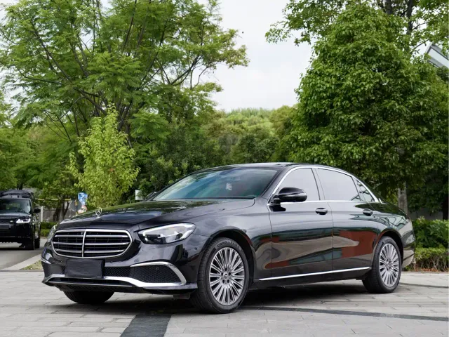 Фотография автомобиля — Mercedes-Benz E-Class