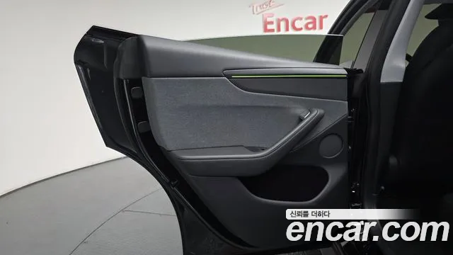 Tesla Model Y — Фото автомобиля 22