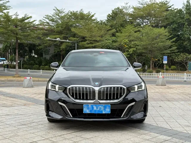 BMW 5 Series — Фото автомобиля 2