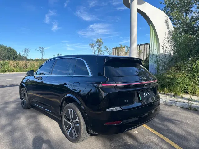 Li Auto L7 — Фото автомобиля 7