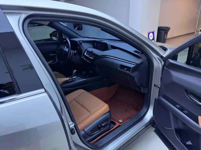 Lexus UX — Фото автомобиля 11