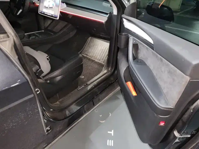 Tesla Model Y — Фото автомобиля 7