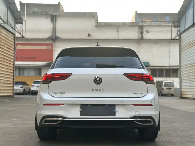 Volkswagen Golf — Фото автомобиля 7