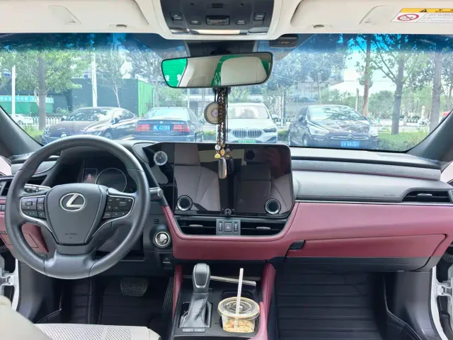 Lexus ES — Фото автомобиля 10