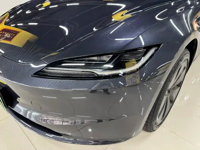 Tesla Model 3 — Фото автомобиля 11