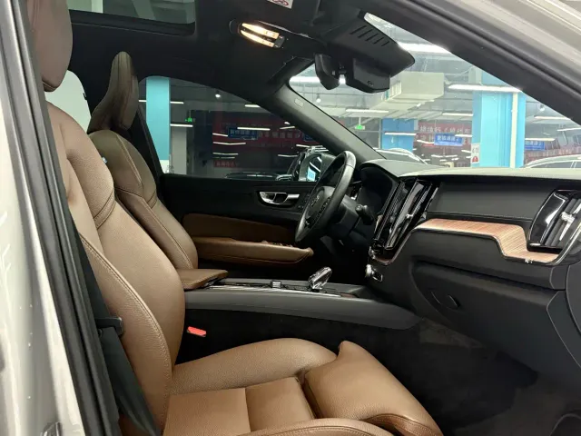 Volvo Volvo XC60 2022 B5 AWD Inscription — Фото автомобиля 9
