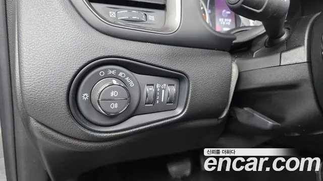 Jeep Renegade — Фото автомобиля 23
