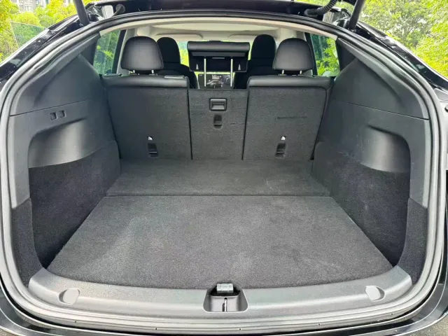 Tesla Model Y — Фото автомобиля 13